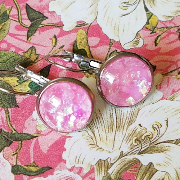 Jewelry - Pink leverback earrings